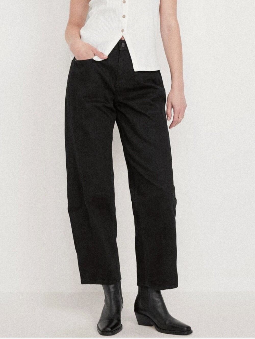 Old Navy High Rise Barrel Leg Black Wash Jeans Petite